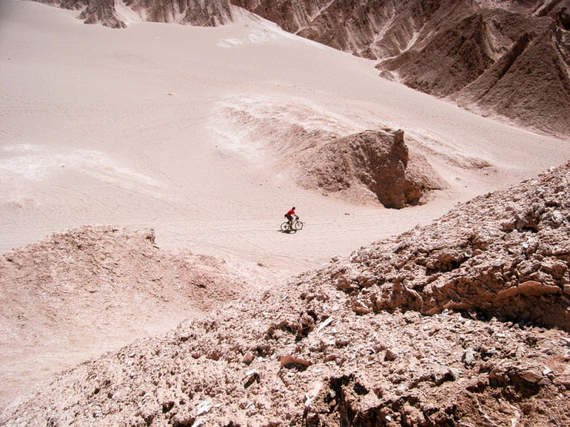 Rad fahren durch die Wüste